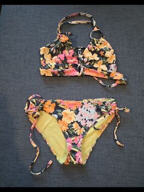 Floral Two-Piece Bikini Set in Black and Yellow